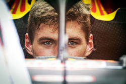 Max Verstappen, Red Bull Racing RB12, con il dispositivo Halo