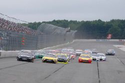 Start: Martin Truex Jr., Furniture Row Racing, Toyota, führt