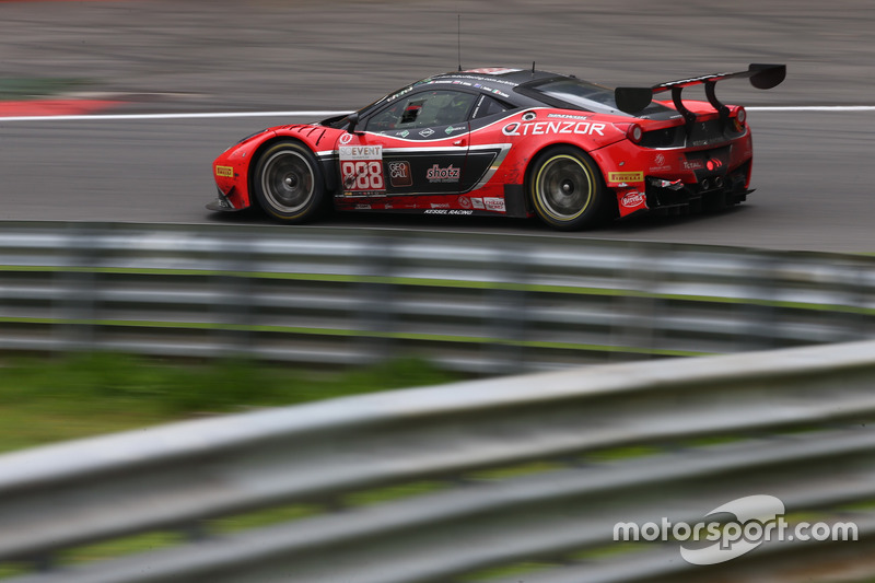 #888 Kessel Racing, Ferrari F458 Italia GT3: Marco Zanuttini, Liam Talbot, Vadim Glitin, Nicola Cadei