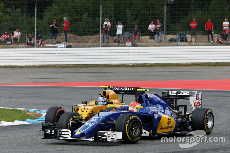 Felipe Nasr até teve uma boa largada, mas foi sendo ultrapassado pelos adversários e abandonou a prova quando estava em 20º.