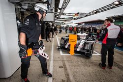 Entraînement d'arrêts aux stands pour la #1 Porsche Team Porsche 919 Hybrid