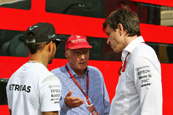 Lewis Hamilton, Mercedes AMG F1, mit Niki Lauda und Toto Wolff