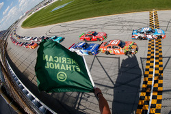 Start: Kyle Busch, Joe Gibbs Racing Toyota leads
