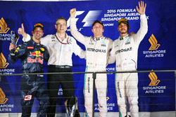 Podium (L to R): second place Daniel Ricciardo, Red Bull Racing; Race winner Nico Rosberg, Mercedes