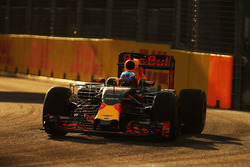 Daniel Ricciardo, Red Bull Racing RB12 with sensor equipment