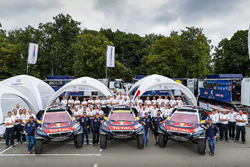 Teamfoto Peugeot Sport : #100 Peugeot: Stéphane Peterhansel, Jean-Paul Cottret; #102 Peugeot: Sébast