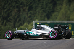 Nico Rosberg, Mercedes AMG F1 W07 Hybrid crashed in the third practice session