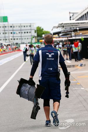 Felipe Massa, Williams FW38 choca en la práctica 1