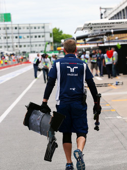 Felipe Massa, Williams FW38 crashed in the first practice session