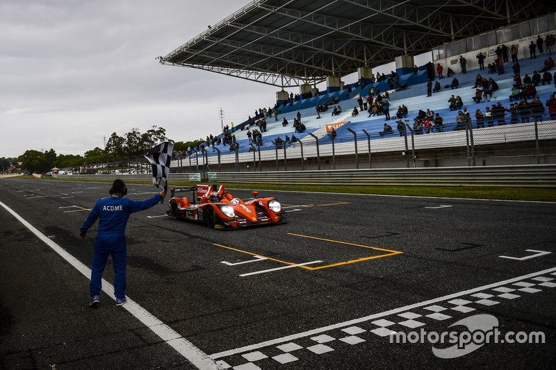 Drapeau à damier #38 G-Drive Racing Gibson 015S-Nissan: Simon Dolan, Giedo van der Garde, Harry Tincknell