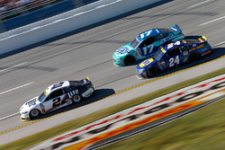 Brad Keselowski, Team Penske Ford, Ricky Stenhouse Jr., Roush Fenway Racing Ford, Chase Elliott, Hendrick Motorsports Chevrolet