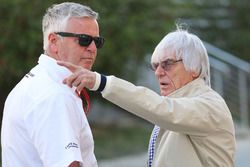 Bernie Ecclestone und Derek Warwick