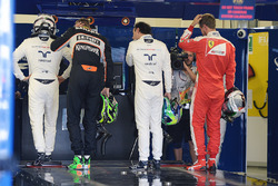 Valtteri Bottas, Williams; Nico Hulkenberg, Sahara Force India F1; Felipe Massa, Williams; and Sebastian Vettel, Ferrari dans le parc fermé
