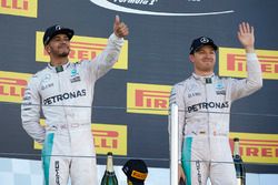 Podium : le vainqueur Nico Rosberg, Mercedes AMG F1 Team, le deuxième, Lewis Hamilton, Mercedes AMG F1 Team