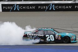 Race winner Denny Hamlin, Joe Gibbs Racing Toyota