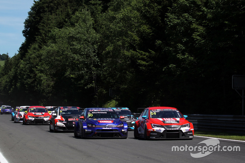 Gianni Morbidelli, West Coast Racing, Volkswagen Golf GTi TCR, James Nash, Lukoil Craft-Bamboo Racin