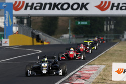1 Joel Eriksson (SWE, Motopark, Dallara F317 - Volkswagen), 53 Callum Ilott (GBR, Prema Powerteam, Dallara F317 Mercedes-Benz), 8 Guanyu Zhou (CHN, Prema Powerteam, Dallara F317 - Mercedes-Benz), 31 Lando Norris (GBR, Carlin, Dallara F317 - Volkswagen), FIA Formula 3 European Championship, round 4, race 3, Hungaroring (HUN), 16. - 18. June 2017