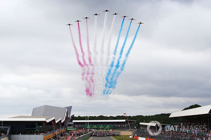 Los Red Arrows sobrevuelan Silverstone