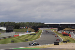 Lewis Hamilton, Mercedes AMG F1 W08, Kimi Raikkonen, Ferrari SF70H. Max Verstappen, Red Bull Racing
