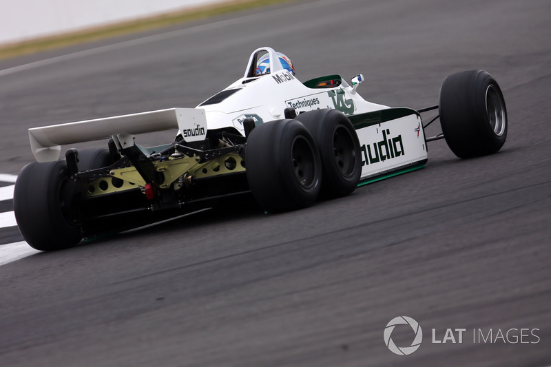 Paul di Resta, en el Williams FW08B Cosworth 1982 de 6 ruedas coche de F1