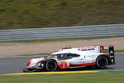 #2 Porsche Team Porsche 919 Hybrid: Timo Bernhard, Earl Bamber, Brendon Hartley