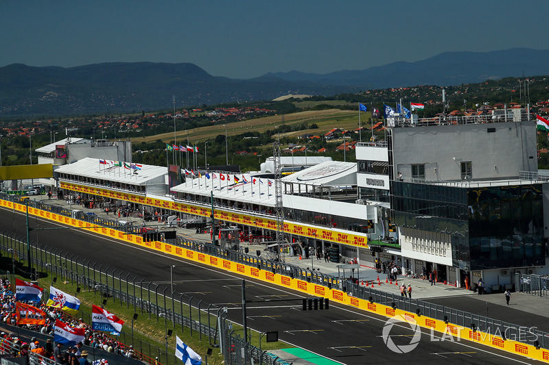 Vista de pista recta principal y pitlane