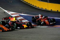 Crash: Max Verstappen, Red Bull Racing RB13, Kimi Raikkonen, Ferrari SF70H