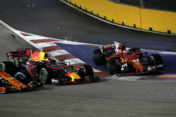 Crash: Max Verstappen, Red Bull Racing RB13, Kimi Raikkonen, Ferrari SF70H
