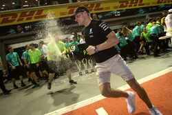 Third place Valtteri Bottas, Mercedes AMG F1 celebrates with the team