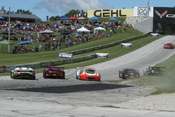 #16 Wright Motorsports Porsche 911 GT3 R: Michael Schein in trouble