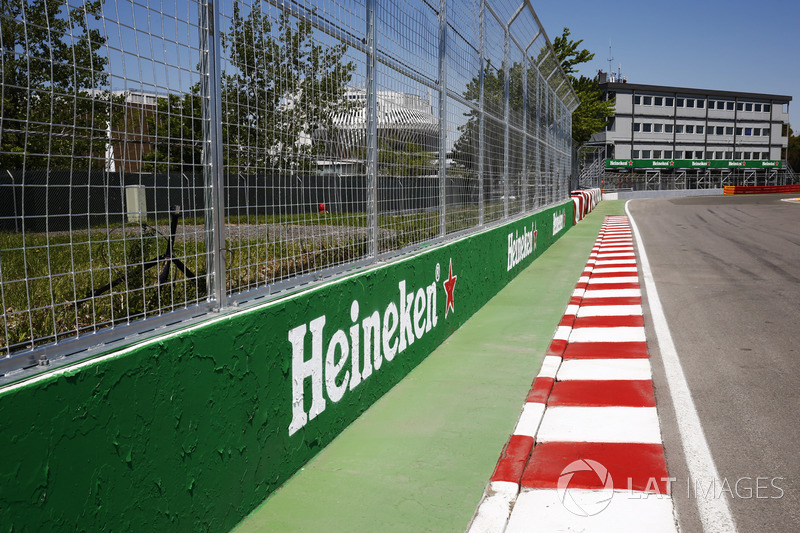 Tikungan Wall of Champions di Sirkuit Gilles Villeneuve, Kanada.