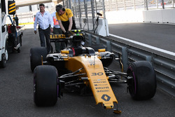 The crashed car of Jolyon Palmer, Renault Sport F1 Team RS17