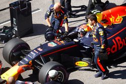 Max Verstappen, Red Bull Racing RB13, arrives  the grid