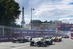 Nelson Piquet Jr., NEXTEV TCR Formula E Team, precede Jérôme d'Ambrosio, Dragon Racing