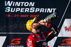 Podium: race winner Shane van Gisbergen, Triple Eight Race Engineering Holden