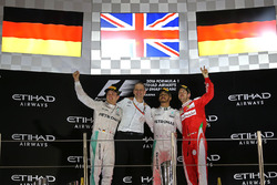 Победитель гонки Льюис Хэмилтон, Mercedes AMG F1, Нико Росберг, Mercedes AMG F1, - второе место, Себ