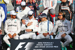Lewis Hamilton, Mercedes AMG F1; Fernando Alonso, McLaren; Jenson Button, McLaren; Felipe Massa, Williams; and Nico Rosberg, Mercedes AMG F1 at the end of season group drivers group photograph