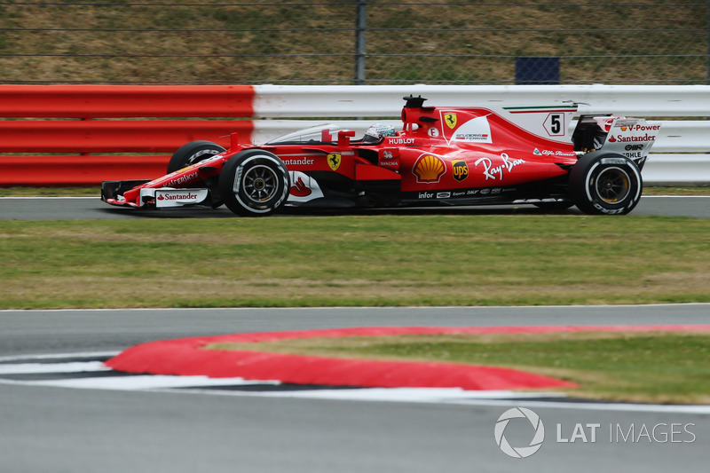 Sebastian Vettel, Ferrari SF70H, con il dispositivo shield installato sulla monoposto