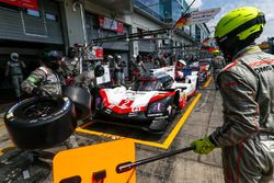 #2 Porsche Team Porsche 919 Hybrid: Timo Bernhard, Earl Bamber, Brendon Hartley
