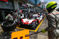 #2 Porsche Team Porsche 919 Hybrid: Timo Bernhard, Earl Bamber, Brendon Hartley
