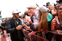 Lewis Hamilton, Mercedes AMG F1 signs autographs for the fans