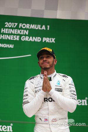 Lewis Hamilton, Mercedes AMG, sur le podium