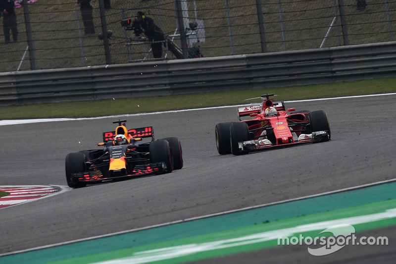 Sebastian Vettel, Ferrari SF70-H; Daniel Ricciardo, Red Bull Racing RB13