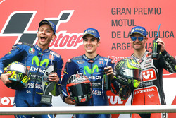 Podio: Valentino Rossi, Yamaha Factory Racing, el ganador Maverick Viñales, Yamaha Factory Racing, C