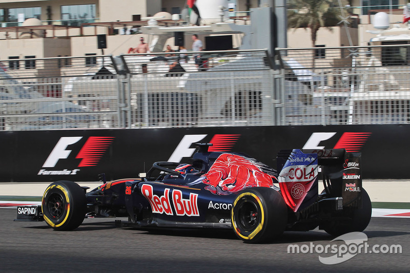 Daniil Kvyat, Scuderia Toro Rosso STR11 mit Halo-Cockpitschutz