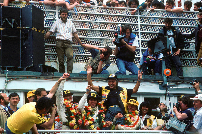 Podium: Reinhold Joest celebrates victory with John Winter,  Paolo Barilla and Klaus Ludwig, Joest Racing