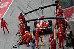 Sebastian Vettel, Ferrari SF70H au stand