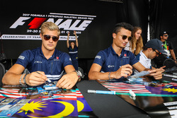 Marcus Ericsson, Sauber and Pascal Wehrlein, Sauber sign autographs for the fans