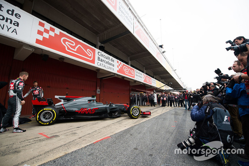 Romain Grosjean, Haas F1 Team, Kevin Magnussen, Haas F1 Team VF-17