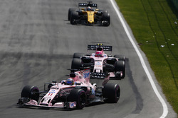 Sergio Perez, Sahara Force India F1 VJM10, Esteban Ocon, Sahara Force India F1 VJM10, Nico Hulkenberg, Renault Sport F1 Team RS17